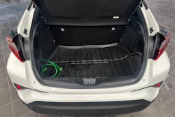 valkoinen Toyota C-HR 2021 kuva 20.