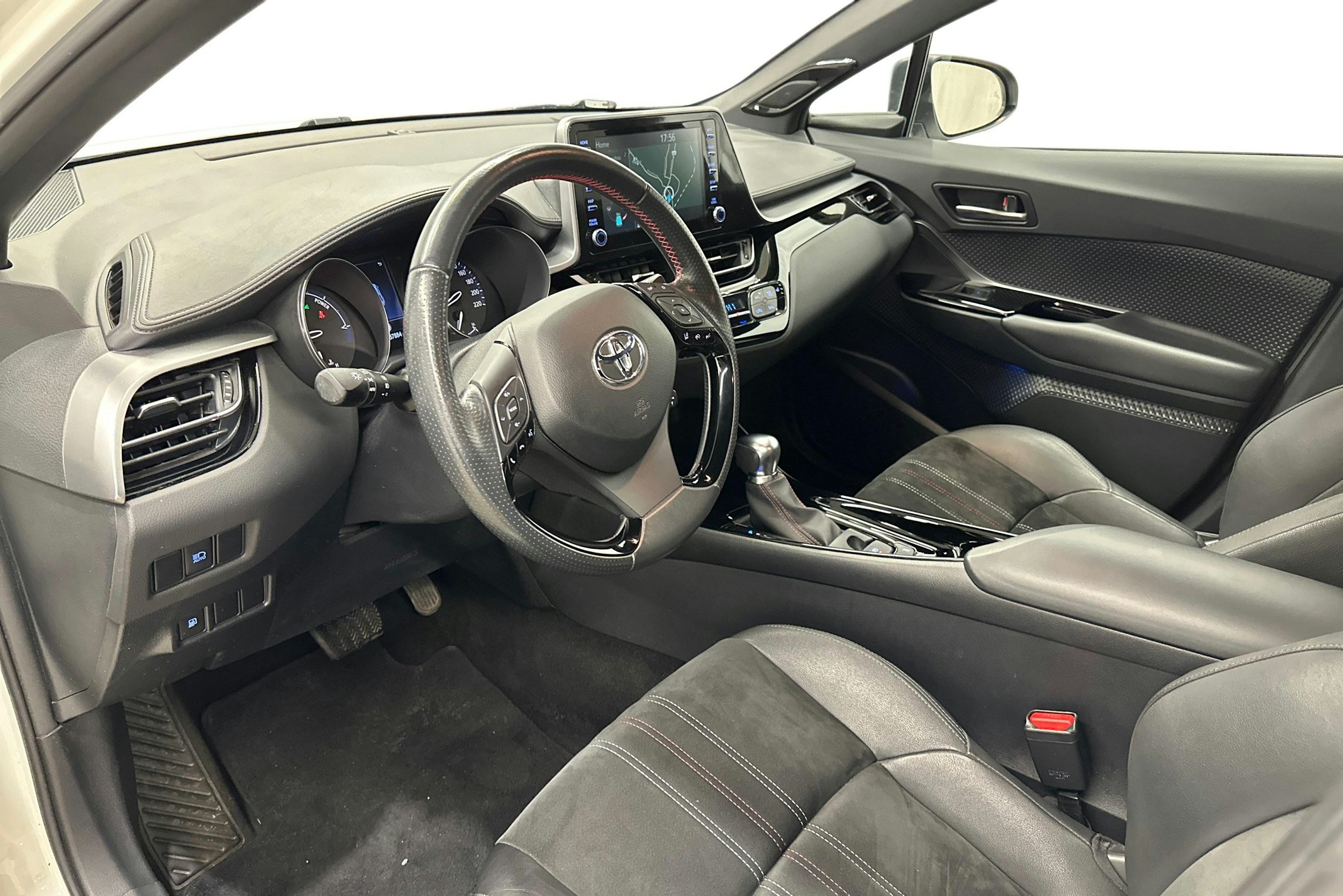 valkoinen Toyota C-HR 2021 kuva 7.