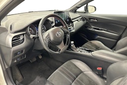 valkoinen Toyota C-HR 2021 kuva 7.