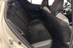 valkoinen Toyota C-HR 2021 kuva 11.