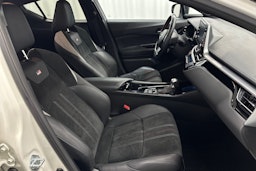 valkoinen Toyota C-HR 2021 kuva 13.