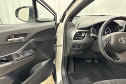 valkoinen Toyota C-HR 2021 kuva 14.