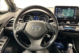 valkoinen Toyota C-HR 2021 kuva 15.