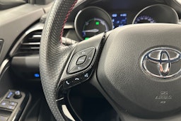 valkoinen Toyota C-HR 2021 kuva 16.