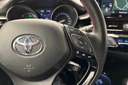 valkoinen Toyota C-HR 2021 kuva 17.