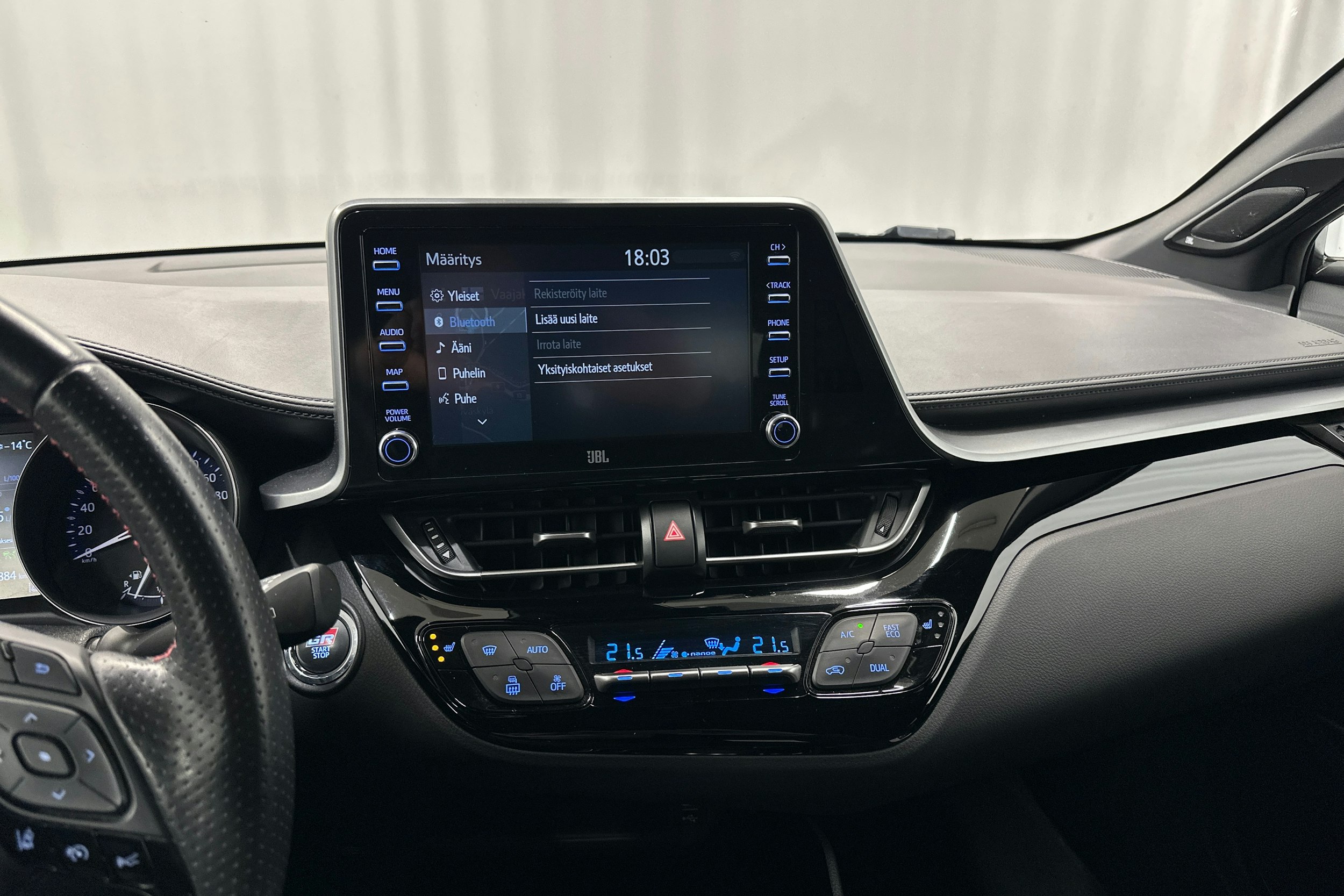 valkoinen Toyota C-HR 2021 kuva 21.