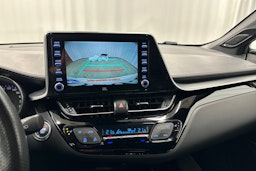 valkoinen Toyota C-HR 2021 kuva 22.