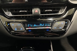 valkoinen Toyota C-HR 2021 kuva 24.