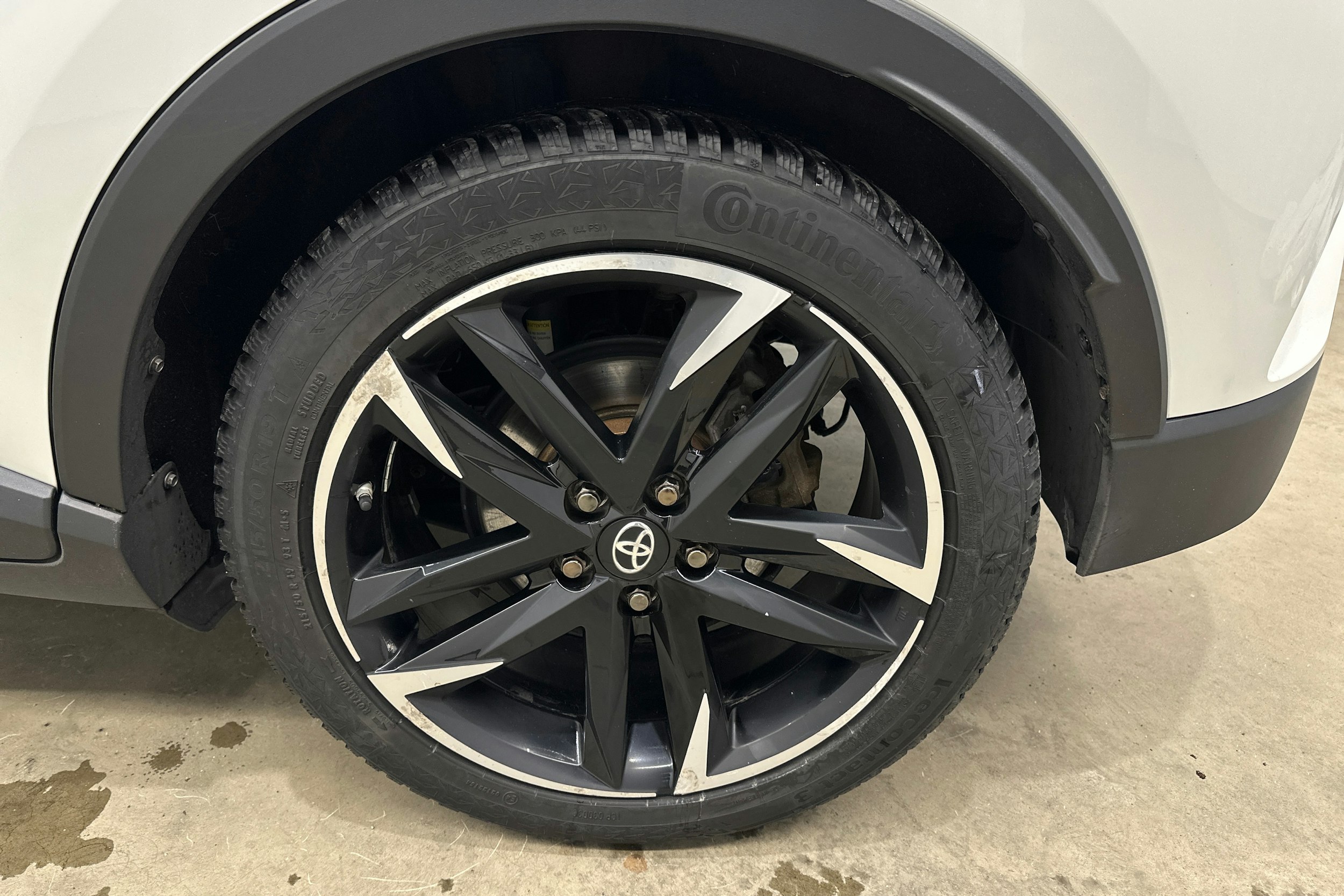 valkoinen Toyota C-HR 2021 kuva 26.