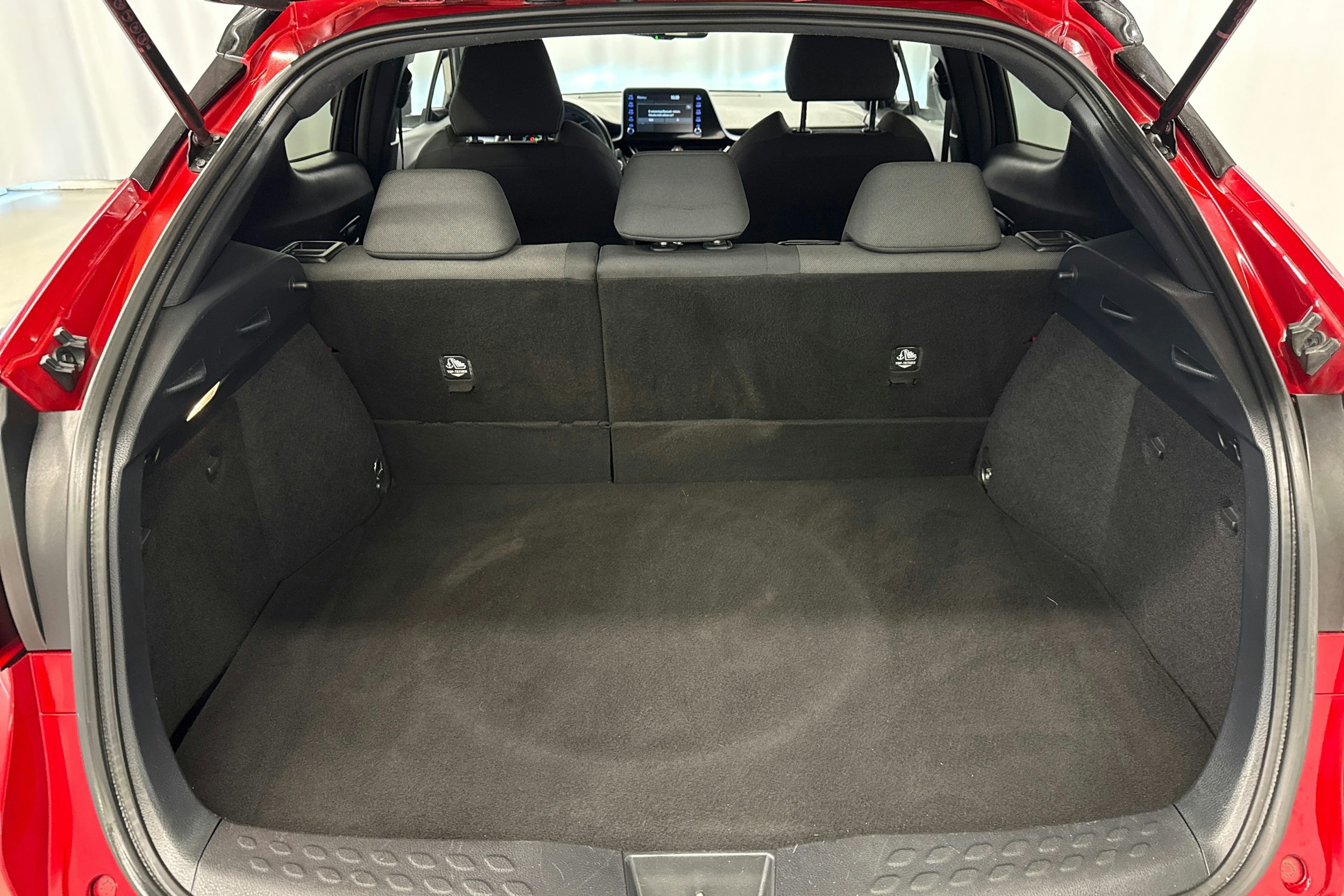 punainen Toyota C-HR 2021 kuva 26.