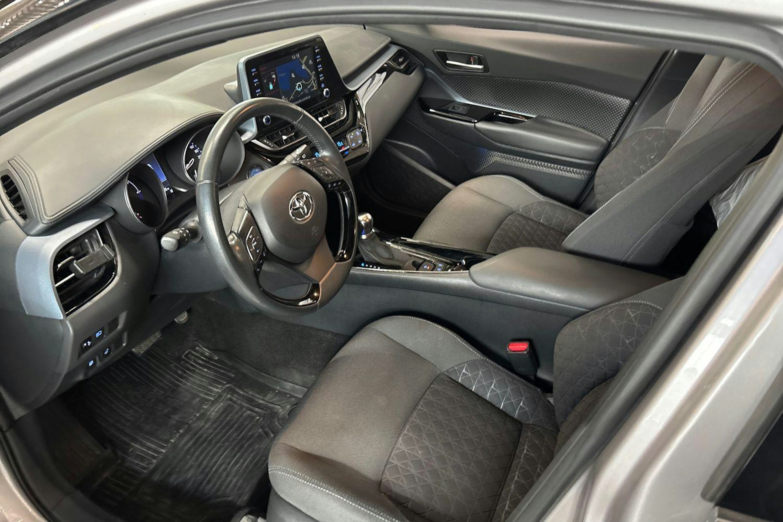 hopea Toyota C-HR 2021 kuva 3.