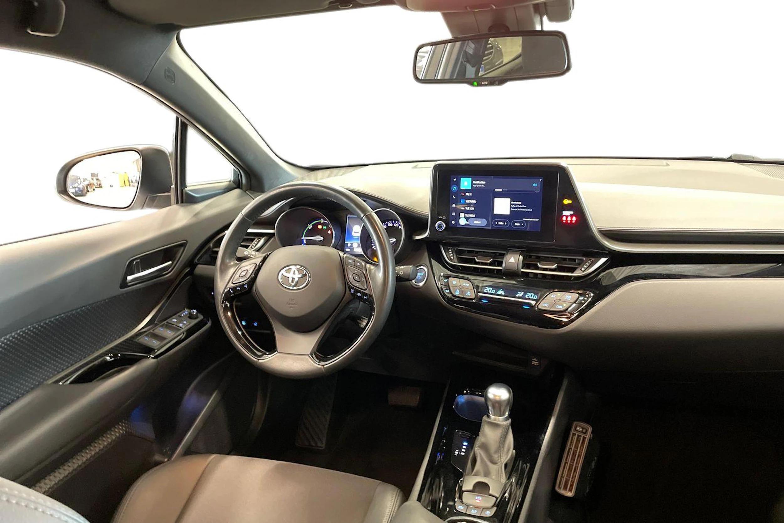 hopea Toyota C-HR 2022 kuva 9.