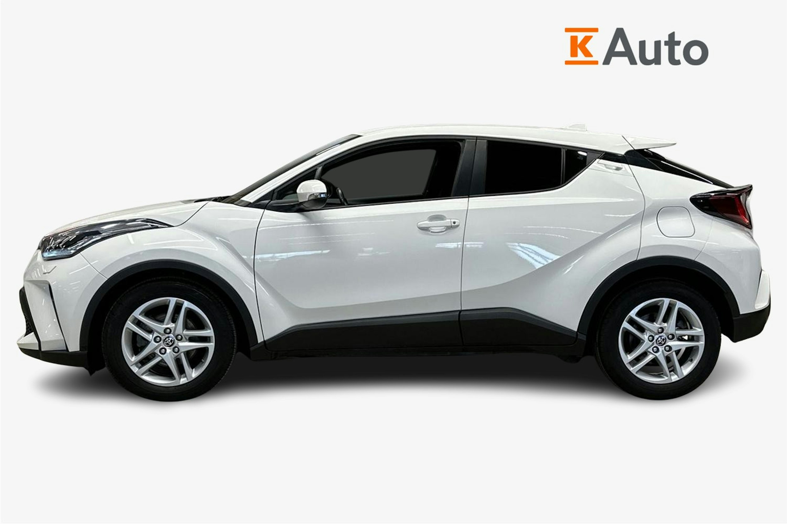 valkoinen Toyota C-HR 2022 kuva 6.