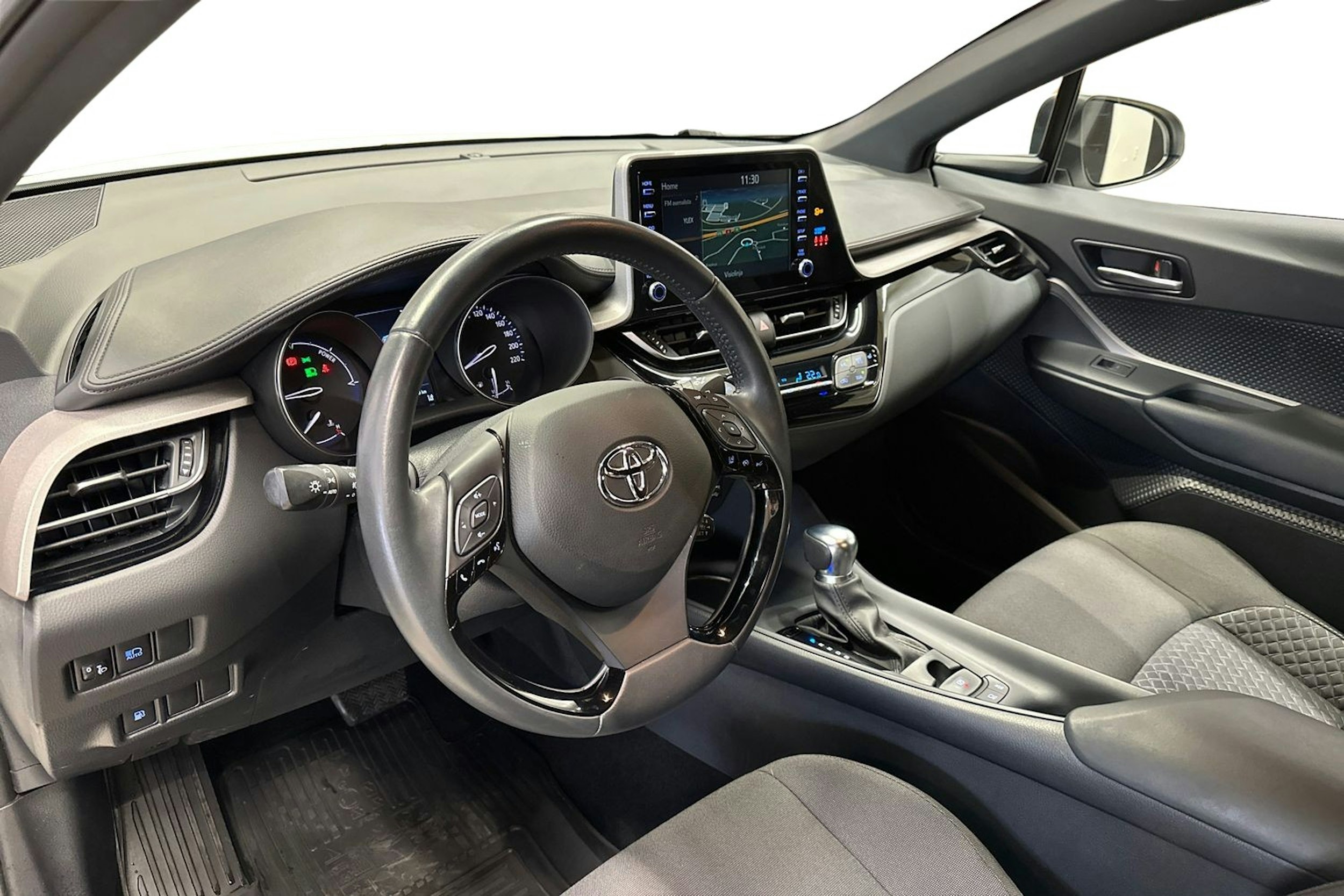 valkoinen Toyota C-HR 2022 kuva 7.