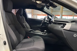 valkoinen Toyota C-HR 2022 kuva 15.