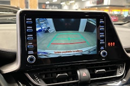 valkoinen Toyota C-HR 2022 kuva 18.