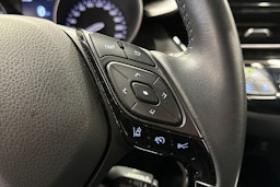 valkoinen Toyota C-HR 2022 kuva 26.