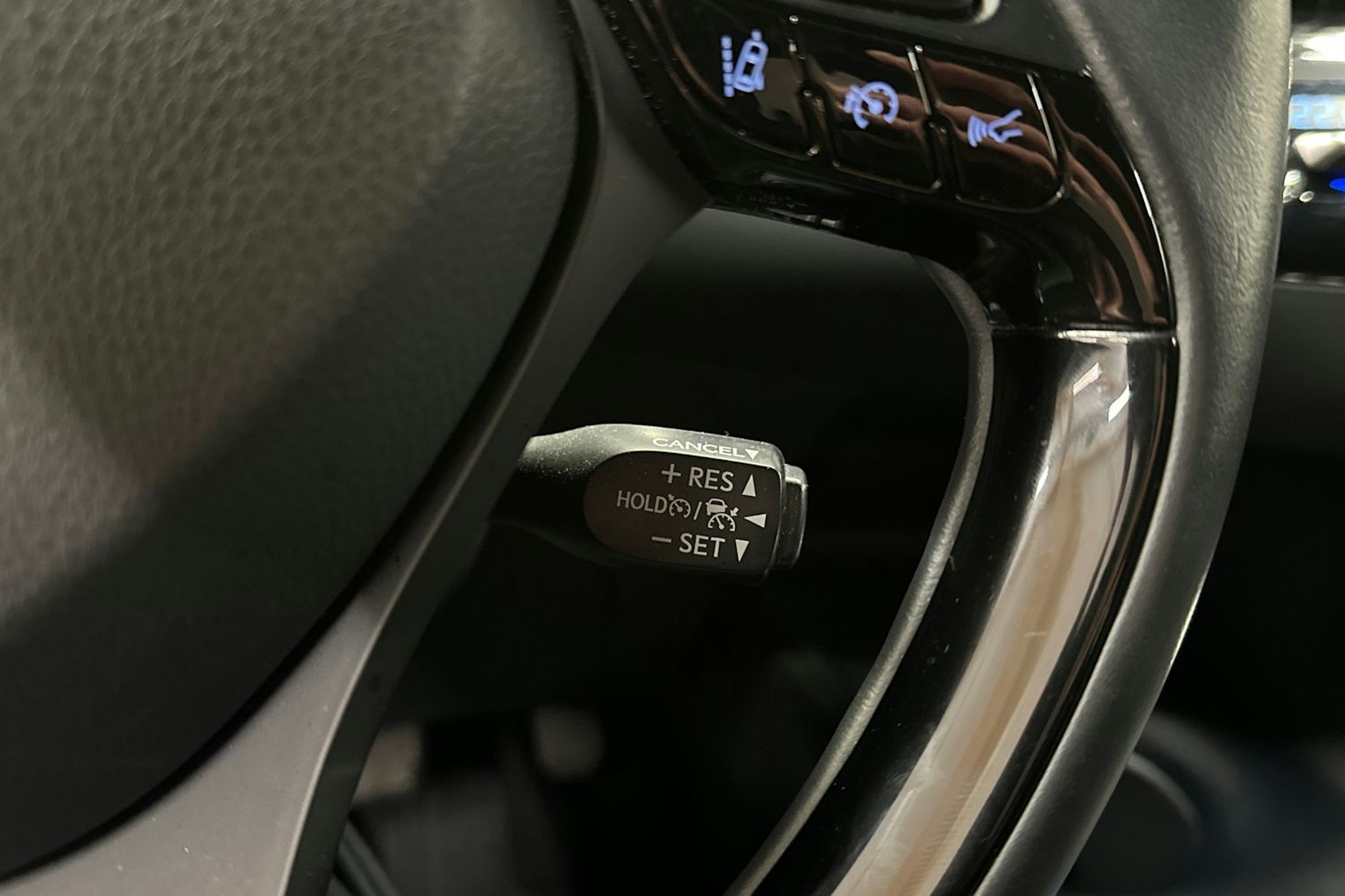 valkoinen Toyota C-HR 2022 kuva 27.