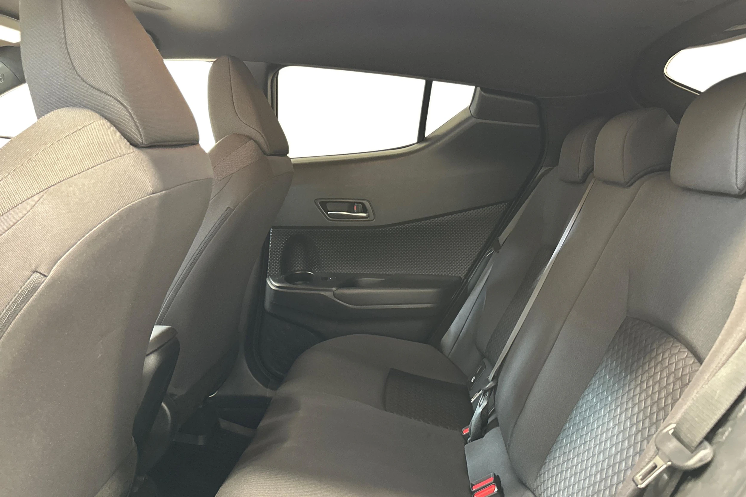 musta Toyota C-HR 2022 kuva 8.