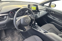 Harmaa Toyota C-HR 2022 kuva 3.