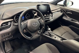Harmaa Toyota C-HR 2022 kuva 7.
