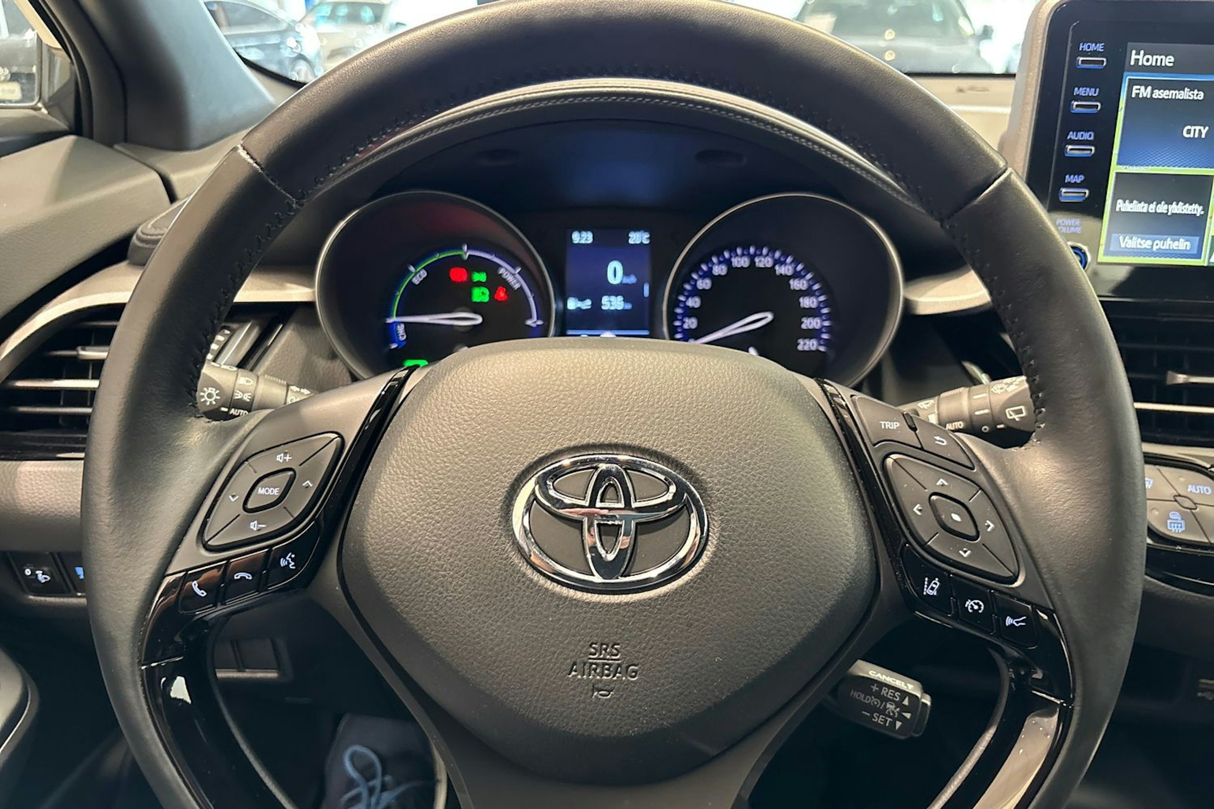 Harmaa Toyota C-HR 2022 kuva 14.