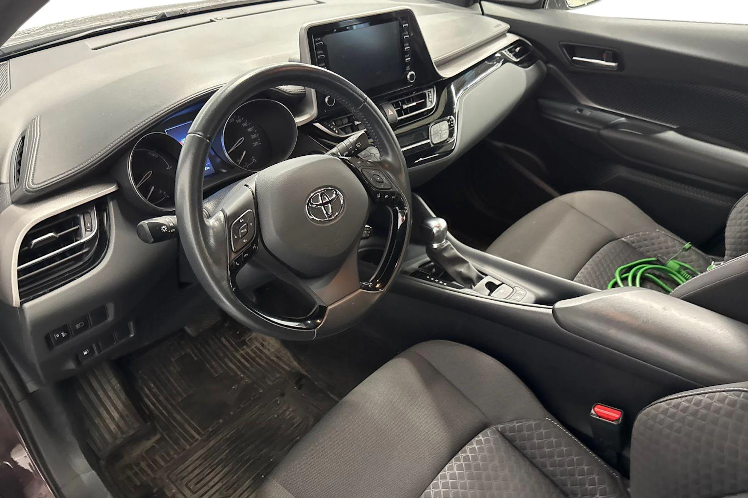 violetti Toyota C-HR 2022 kuva 3.