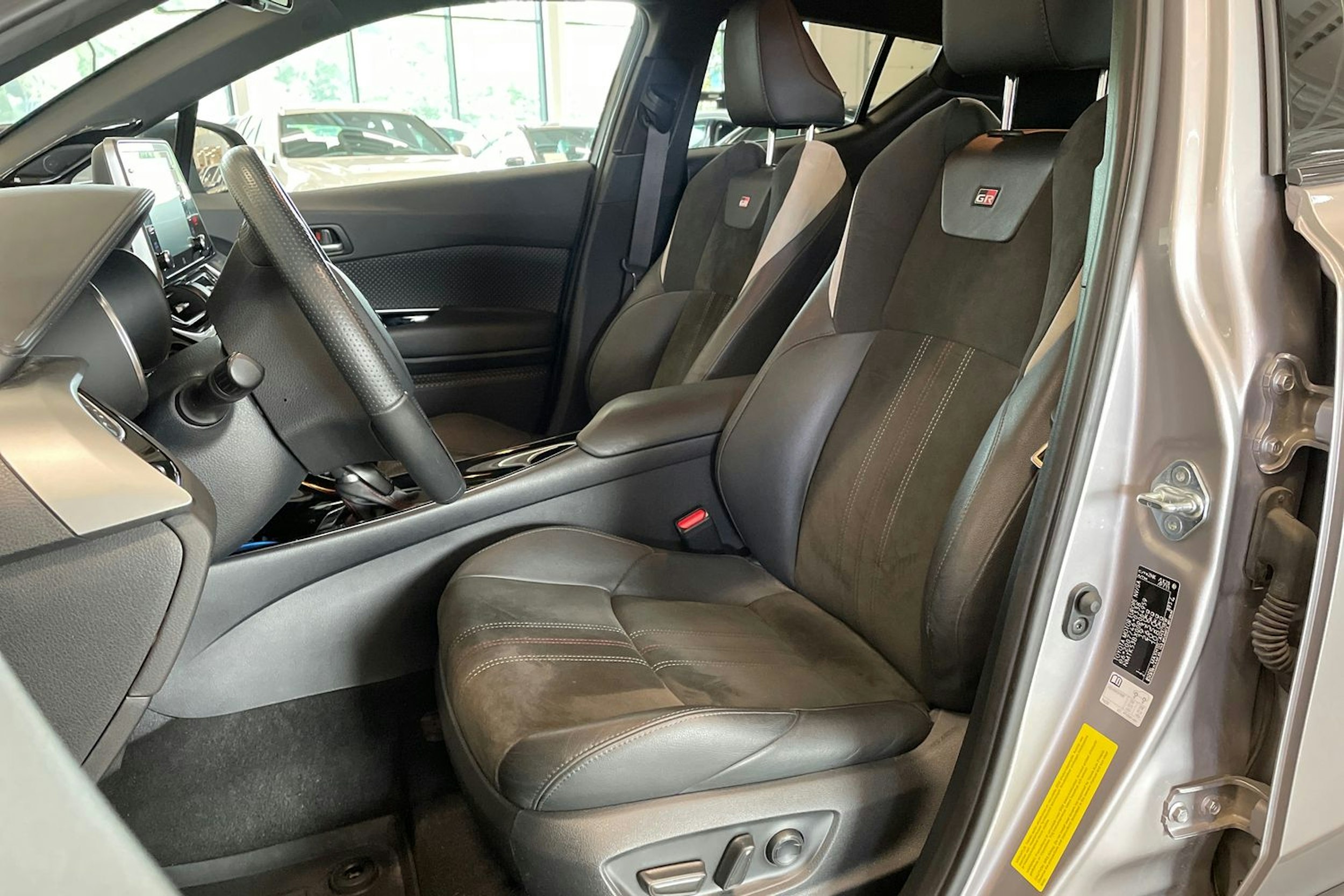 hopea Toyota C-HR 2022 kuva 14.