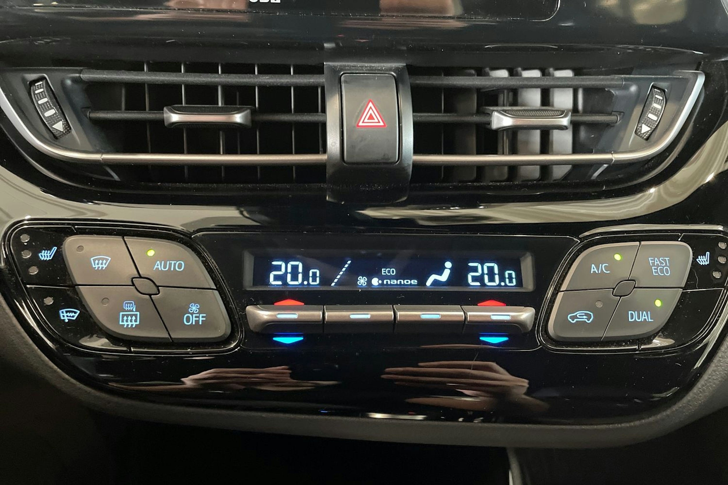 hopea Toyota C-HR 2022 kuva 27.