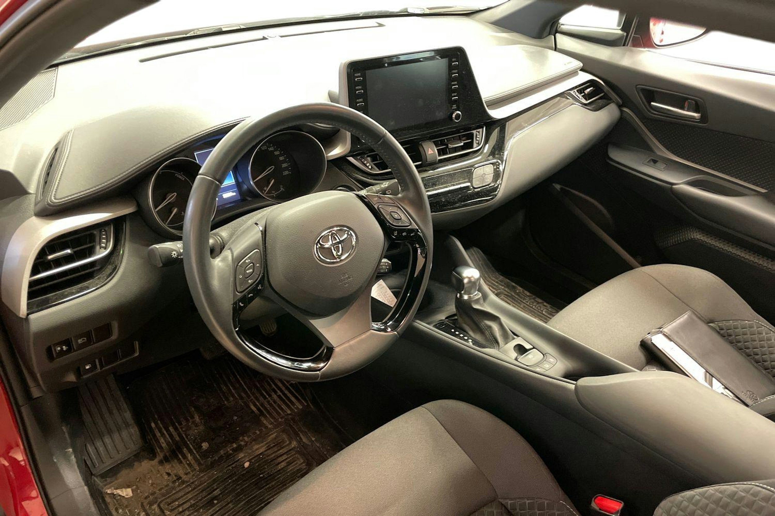 punainen Toyota C-HR 2022 kuva 3.