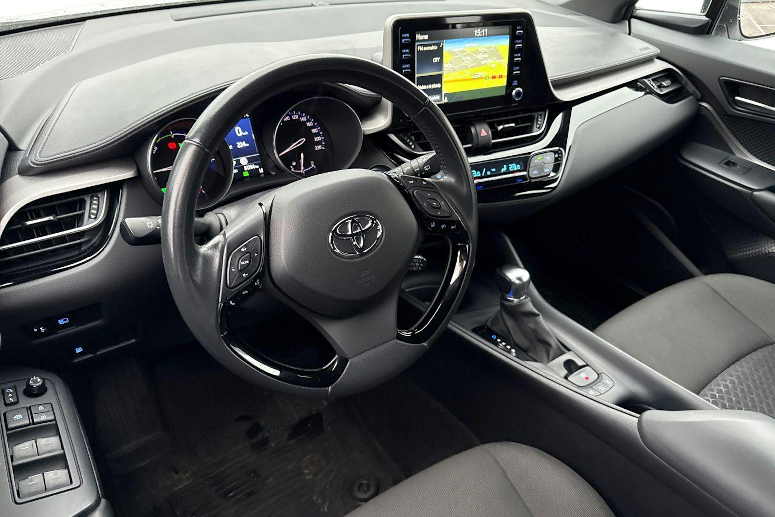 valkoinen Toyota C-HR 2022 kuva 3.