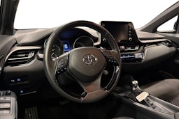 valkoinen Toyota C-HR 2022 kuva 6.