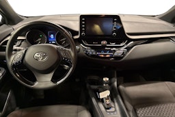 valkoinen Toyota C-HR 2022 kuva 7.