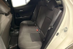 valkoinen Toyota C-HR 2022 kuva 8.