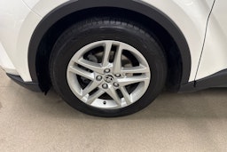 valkoinen Toyota C-HR 2022 kuva 10.