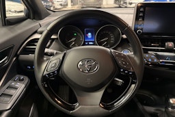 valkoinen Toyota C-HR 2022 kuva 11.