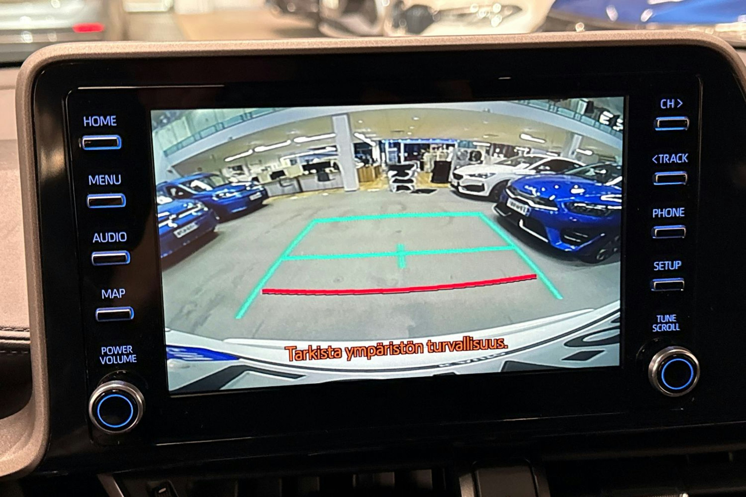 valkoinen Toyota C-HR 2022 kuva 19.