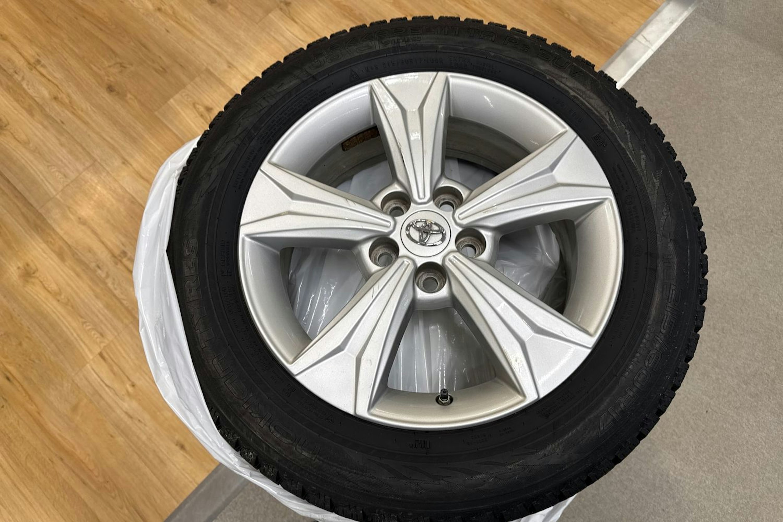 valkoinen Toyota C-HR 2022 kuva 24.