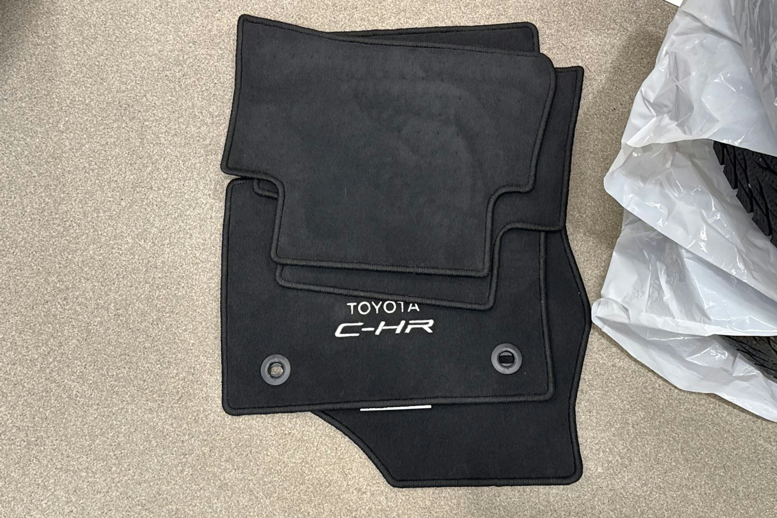 valkoinen Toyota C-HR 2022 kuva 26.