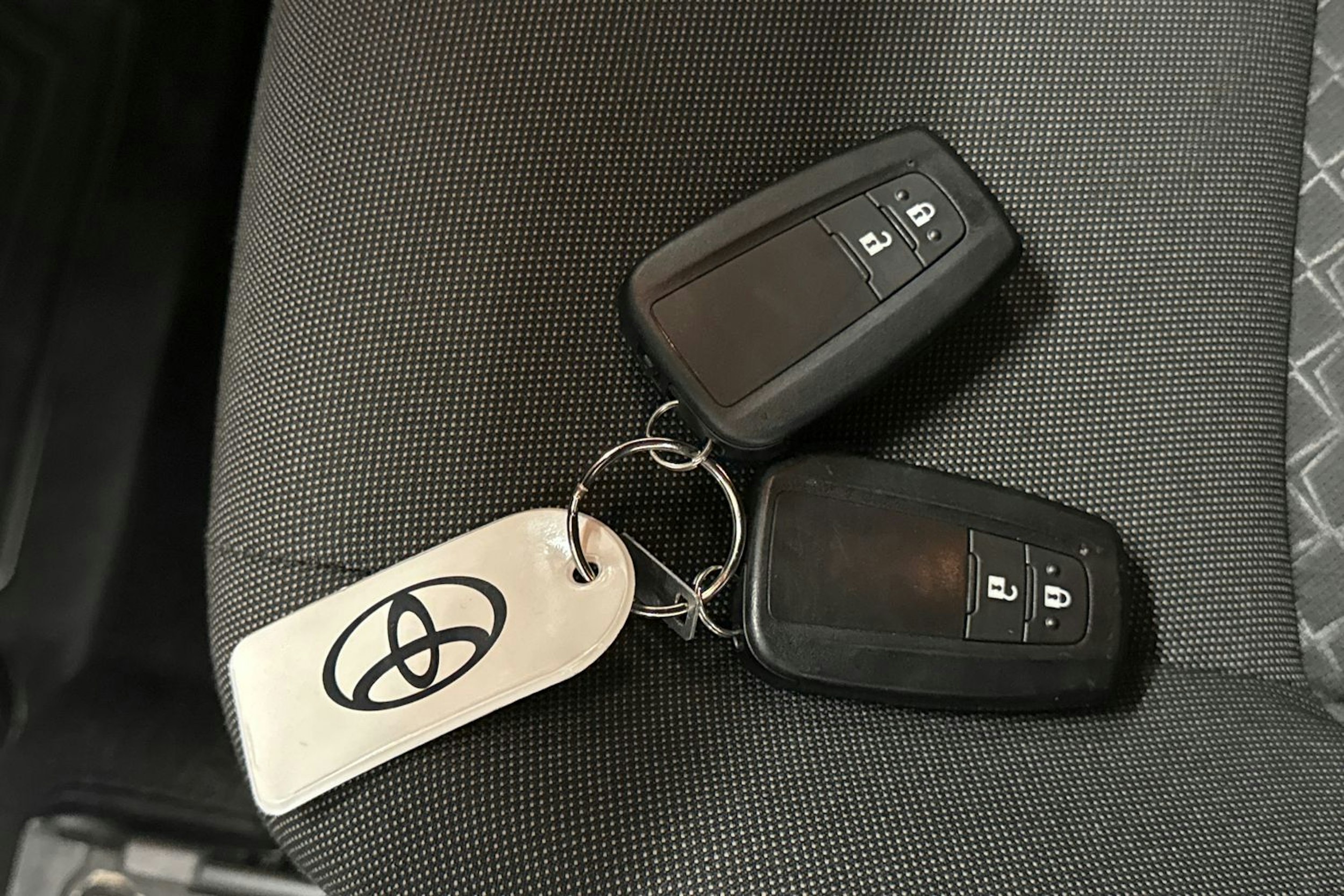 valkoinen Toyota C-HR 2022 kuva 27.