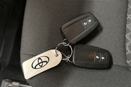 valkoinen Toyota C-HR 2022 kuva 27.