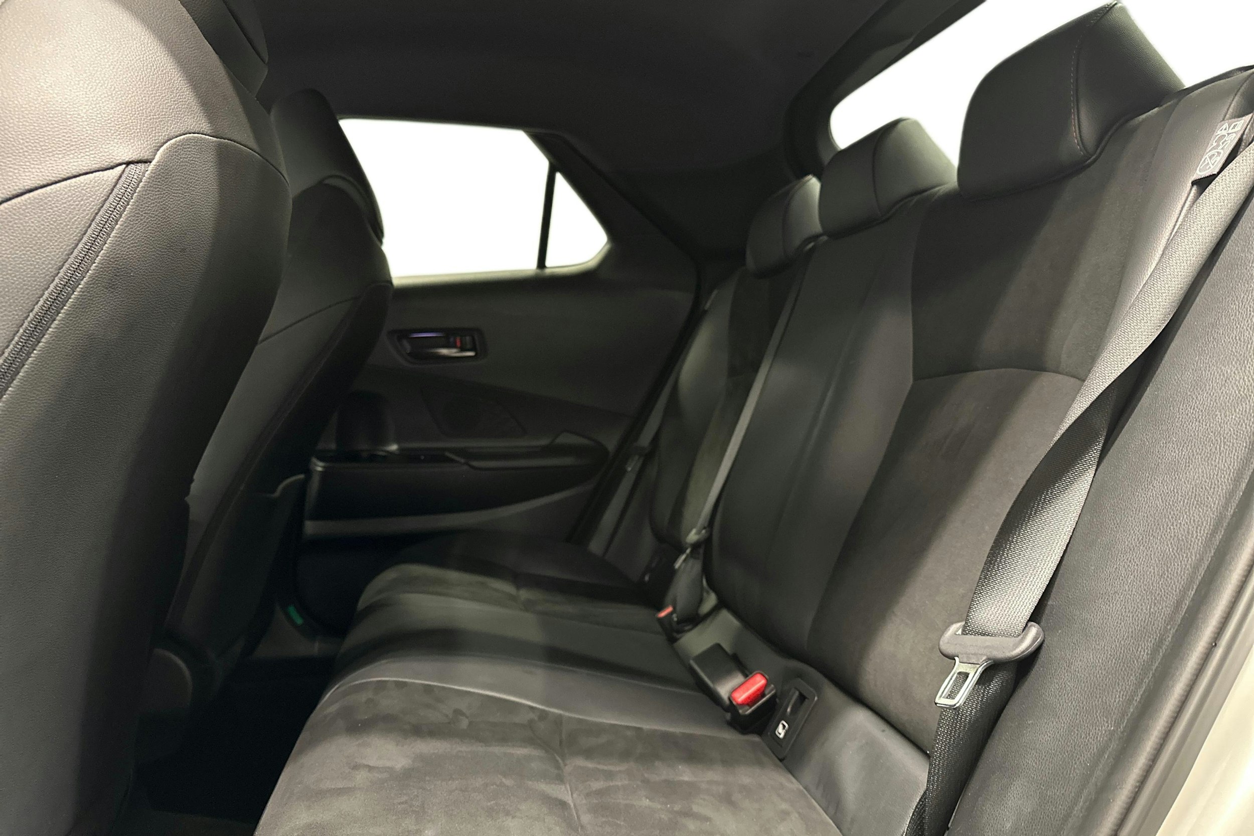 harmaa Toyota C-HR 2023 kuva 10.