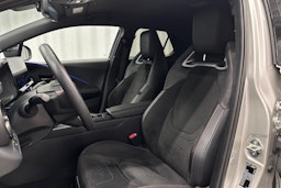 harmaa Toyota C-HR 2023 kuva 16.