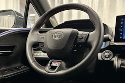 harmaa Toyota C-HR 2023 kuva 18.