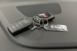 harmaa Toyota C-HR 2023 kuva 33.