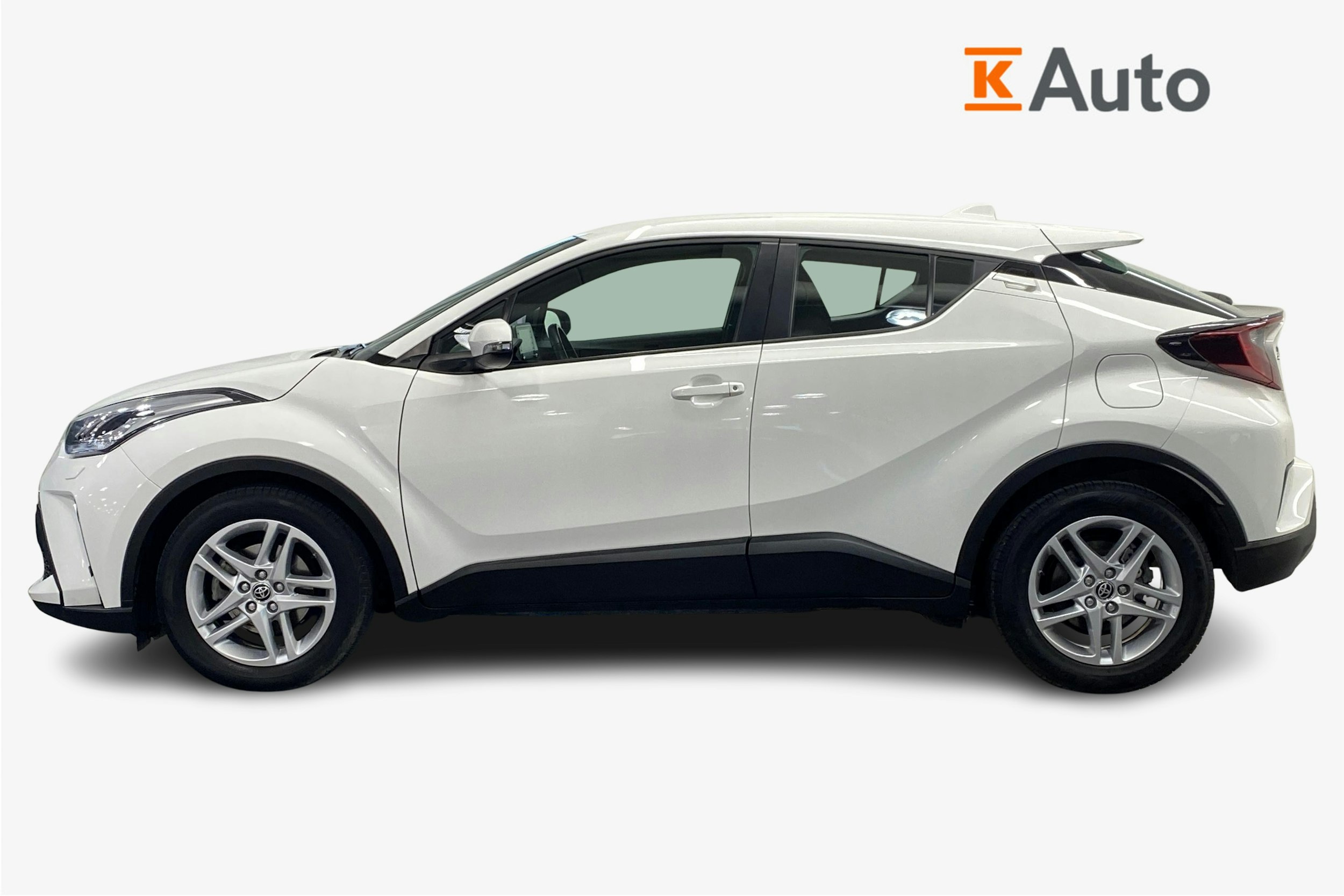 valkoinen Toyota C-HR 2023 kuva 6.