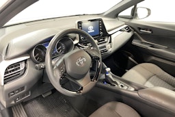 valkoinen Toyota C-HR 2023 kuva 7.