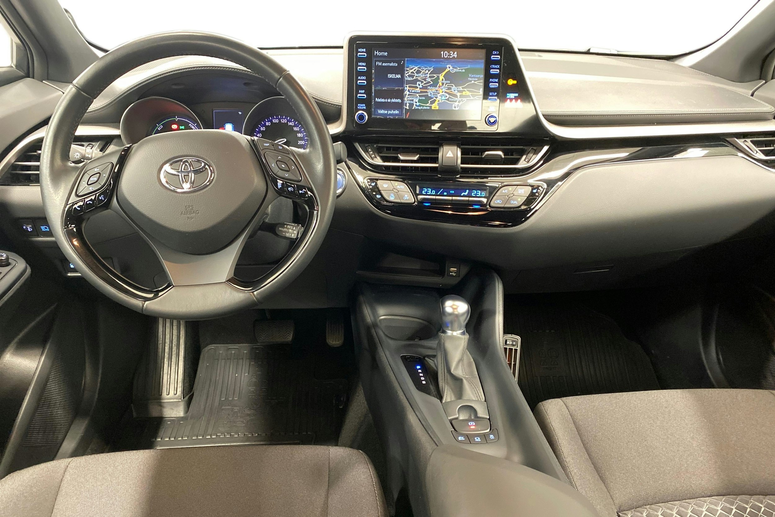 valkoinen Toyota C-HR 2023 kuva 9.