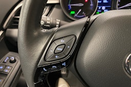 valkoinen Toyota C-HR 2023 kuva 14.