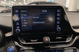 valkoinen Toyota C-HR 2023 kuva 18.